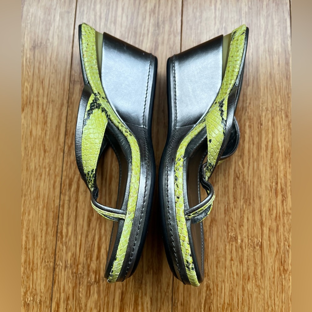 Cole Haan Air Snake 🐍 Wedge Heel Lime 🍋‍🟩 Green & Silver Leather Thong Sandal 8 - Picture 13 of 14